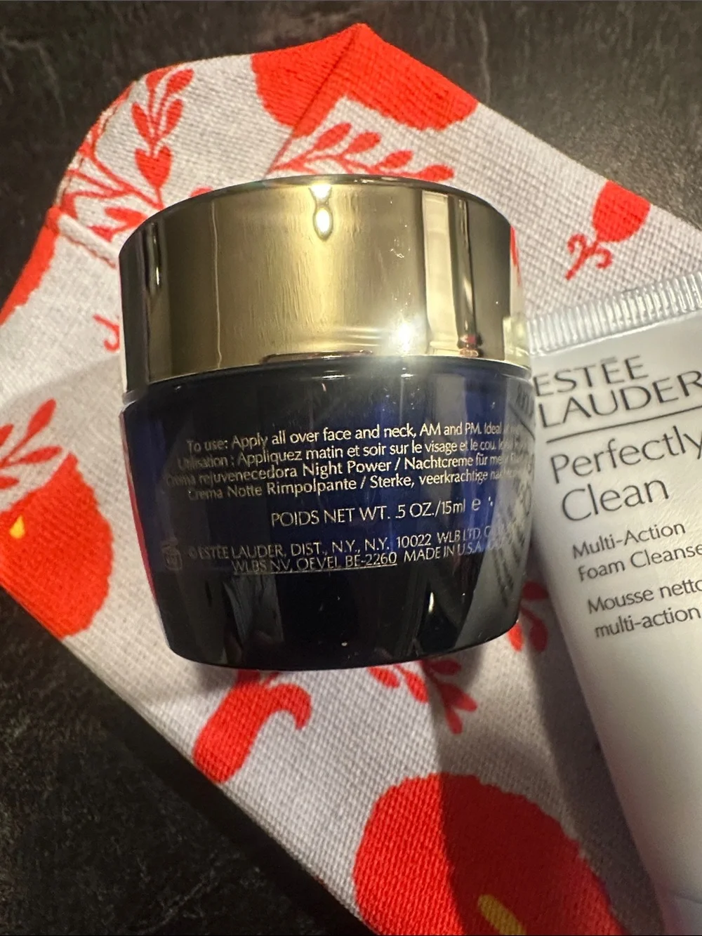 Estee Lauder navy blue, white, red skincare set - Picture 3 of 9